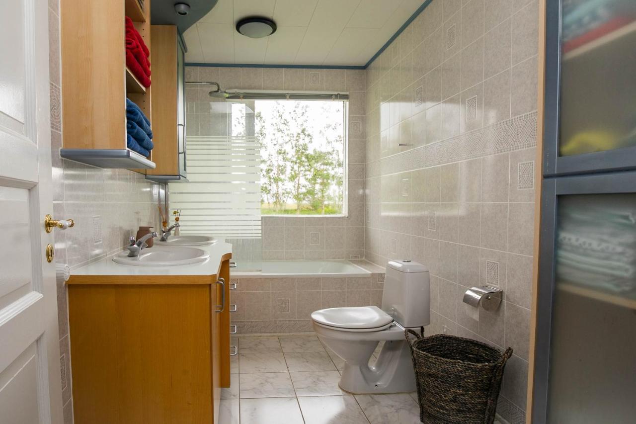 Moar Guesthouse Akranes Bagian luar foto